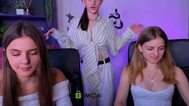 lisa dark  online show from July 23, 9:28 am