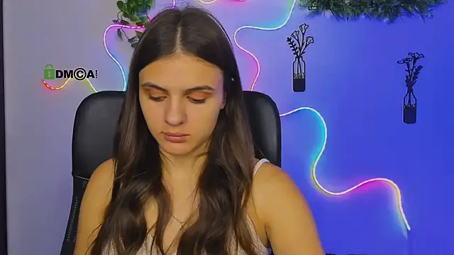 lisa dark  online show from July 13, 9:32 am