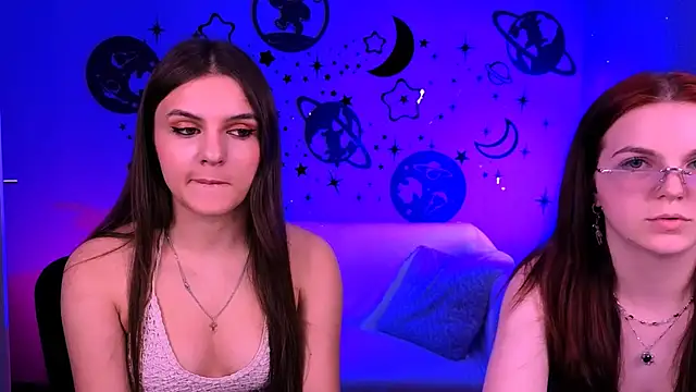 lisa dark  online show from April 9, 7:08 pm