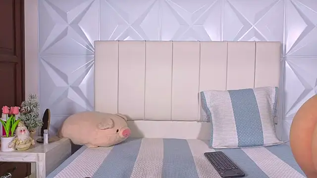 Luna  grace online show from January 5, 10:02 pm