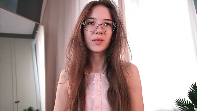 tinyanie online show from October 31, 9:13 am