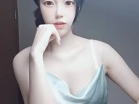 JuliaNoir online show from November 27, 5:54 am