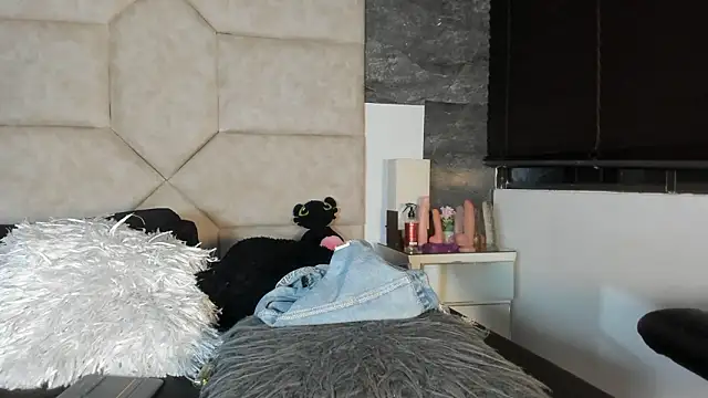 Liia Leens online show from February 11, 4:47 am