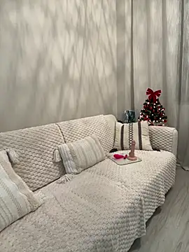 HotLdyllic online show from December 19, 9:18 pm