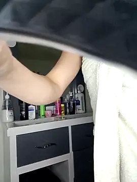 BellaChiquis  online show from November 23, 12:35 am