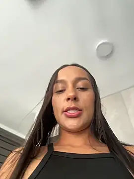 Brunettecollins05 online show from April 11, 9:51 pm