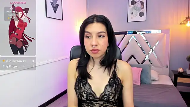 zoe-moreau online show from April 20, 7:17 pm