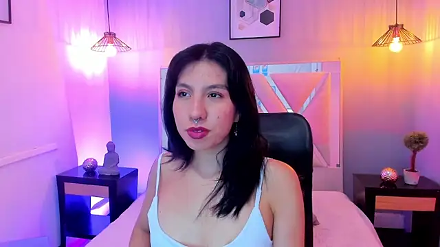 zoe-moreau online show from April 2, 7:44 pm