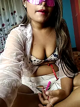 Hoty Mimi online show from November 16, 9:00 am