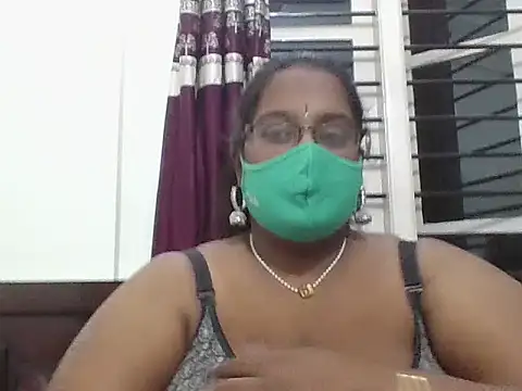 hootypriya online show from February 8, 10:23 pm