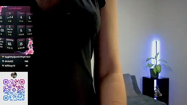 violetwluv online show from November 11, 7:55 pm