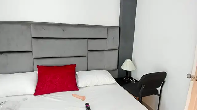 CatleyaSmith online show from December 21, 12:31 pm