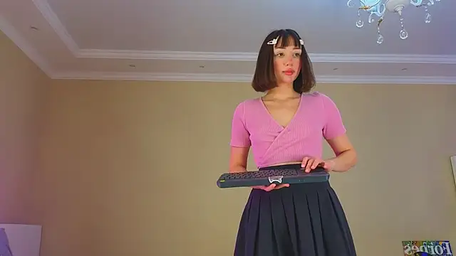 Bananalizzy online show from November 15, 4:08 pm