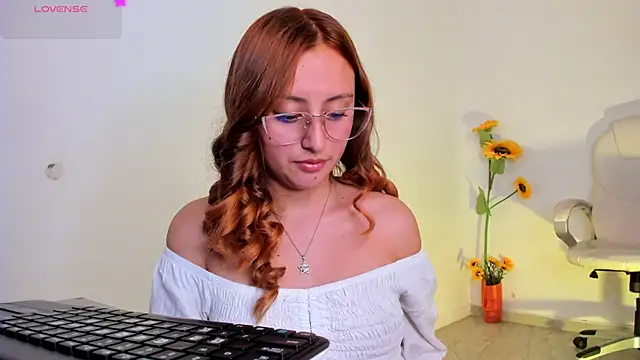 Arianna Gren18 online show from November 10, 6:58 pm