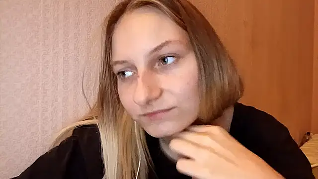 laytafltsmile online show from November 4, 9:31 pm