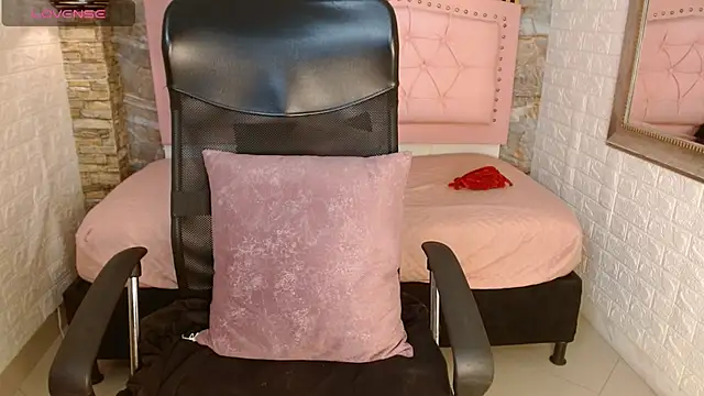 griselle rousse online show from November 30, 9:19 pm