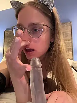 EveLunny online show from April 14, 7:52 am