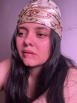 candicewest  online show from April 15, 11:27 pm