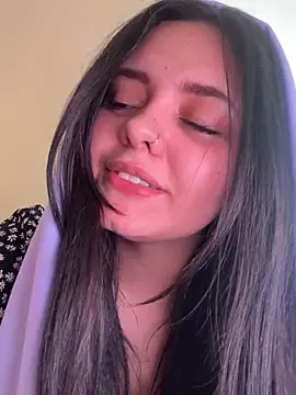 candicewest  online show from March 10, 4:33 pm