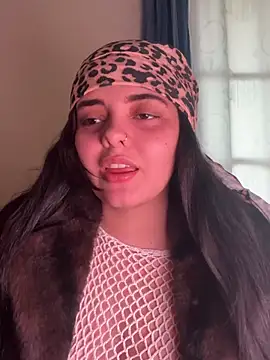 candicewest  online show from February 22, 7:59 pm