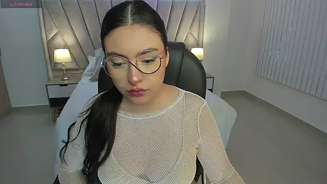 Maya vexx online show from November 18, 8:10 pm