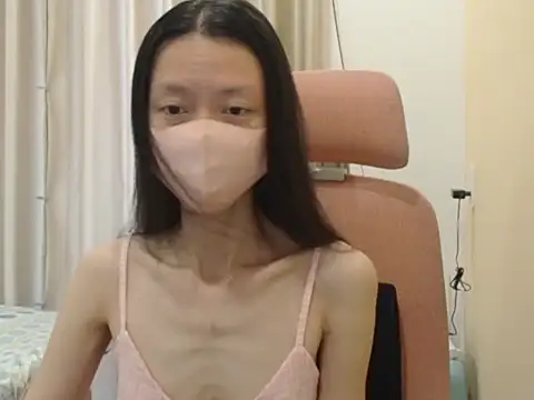 Lil-Cherries online show from April 8, 6:15 am