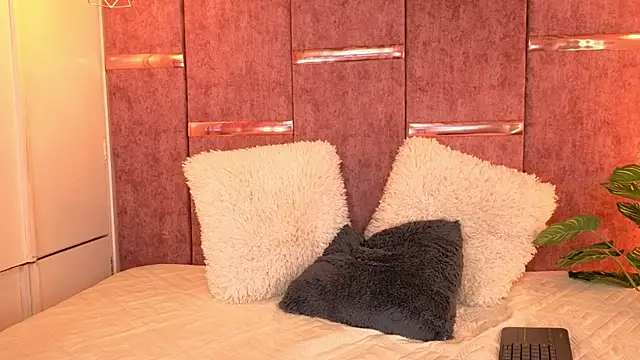 AuroraLanee  online show from November 7, 8:03 pm