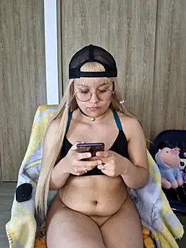 littlec4ke online show from November 25, 2:58 am