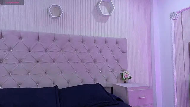 ZarinaWynne online show from August 5, 2:01 pm