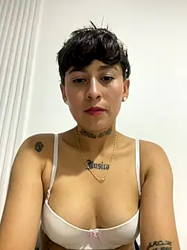 Miia Hoot online show from November 19, 8:42 pm