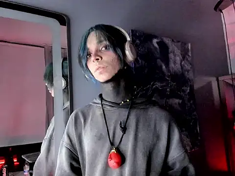 luxiel  online show from April 18, 5:10 am