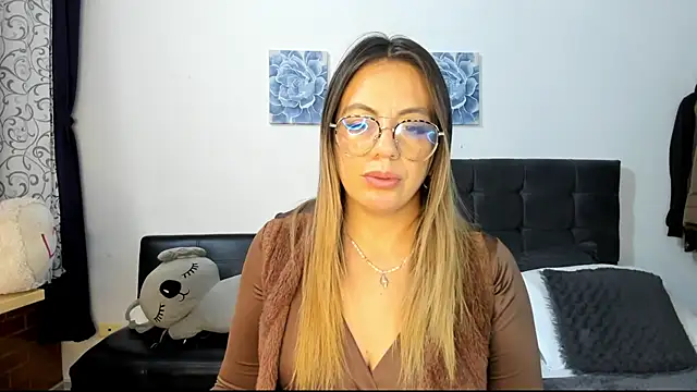 ariannawil online show from February 12, 12:23 am