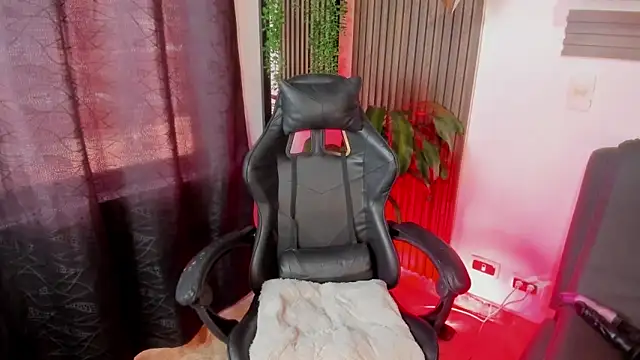 Melany 27 online show from December 2, 4:31 pm