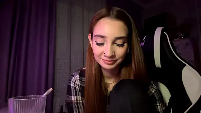 HollyPaw online show from November 29, 8:57 pm