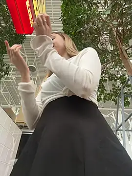 SashaCatt online show from April 4, 1:43 pm