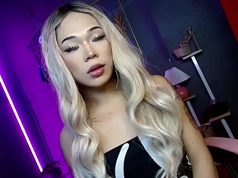 slutty lauraxxx online show from February 12, 10:50 am