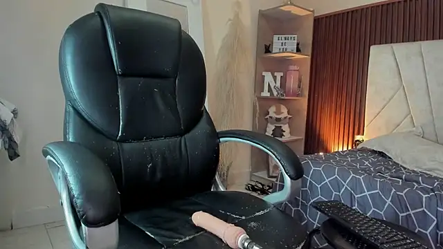 AMARA BRUNET online show from March 3, 1:17 pm