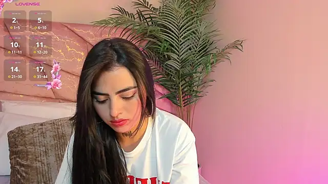  Naomi Fox  online show from January 7, 5:55 am