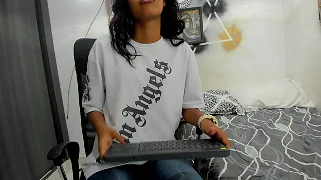 eliana prince online show from November 18, 3:40 am