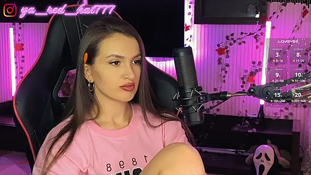 -RED HAT- online show from April 7, 6:10 pm