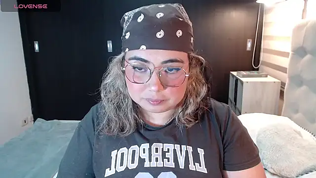 YiniBelle online show from May 14, 3:01 am