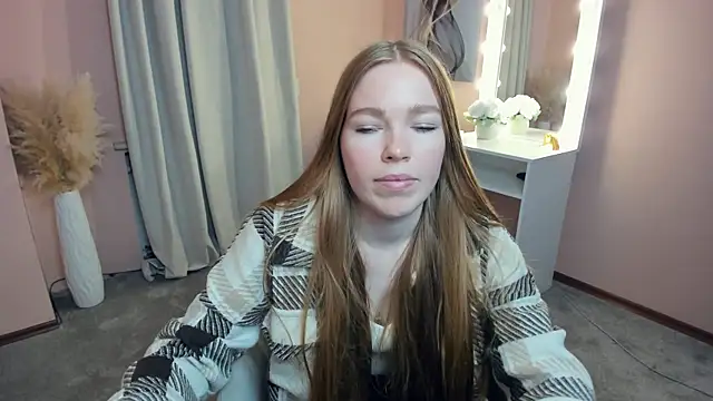 LavetaShiroma online show from November 18, 4:08 pm