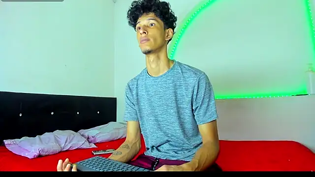 kaiborman00 online show from February 19, 2:55 am