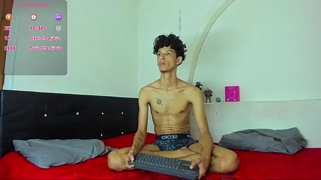 kaiborman00 online show from April 18, 2:58 am