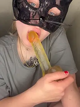 secretcouple 00 online show from April 20, 11:41 pm