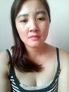 Little-Red123 online show from November 27, 6:49 am