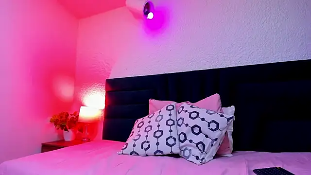 VictoriaRouge  online show from March 17, 5:11 am