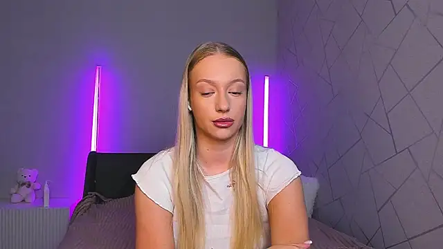 elldiana online show from June 19, 2:49 am