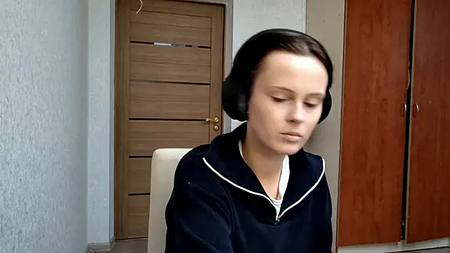 LouiseMarengo online show from November 29, 12:20 pm