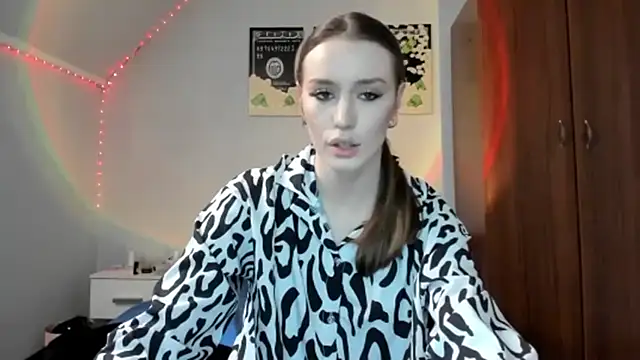 tinyglow online show from December 16, 11:49 am